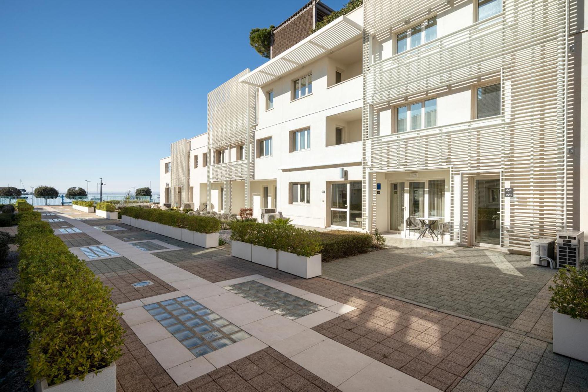 Humagum Sea View Apartment - Garden Palace Umag Buitenkant foto